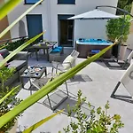 Daire Luxury Urban With Jacuzzi Split