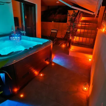Luxury Urban With Jacuzzi Appartamento