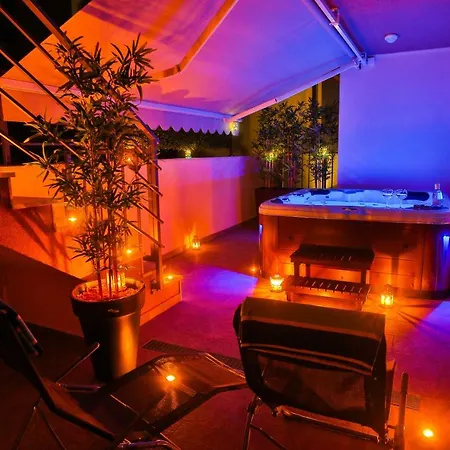 Luxury Urban With Jacuzzi Appartamento