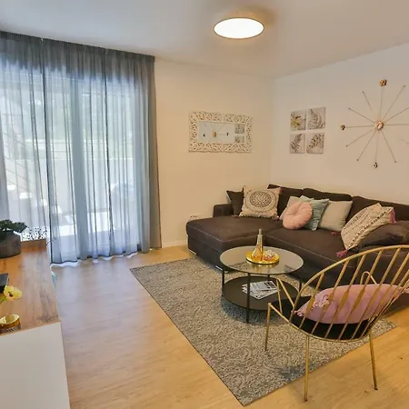 Daire Luxury Urban With Jacuzzi Split
